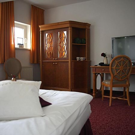 הלברשטאדט Hotel Antares מראה חיצוני תמונה